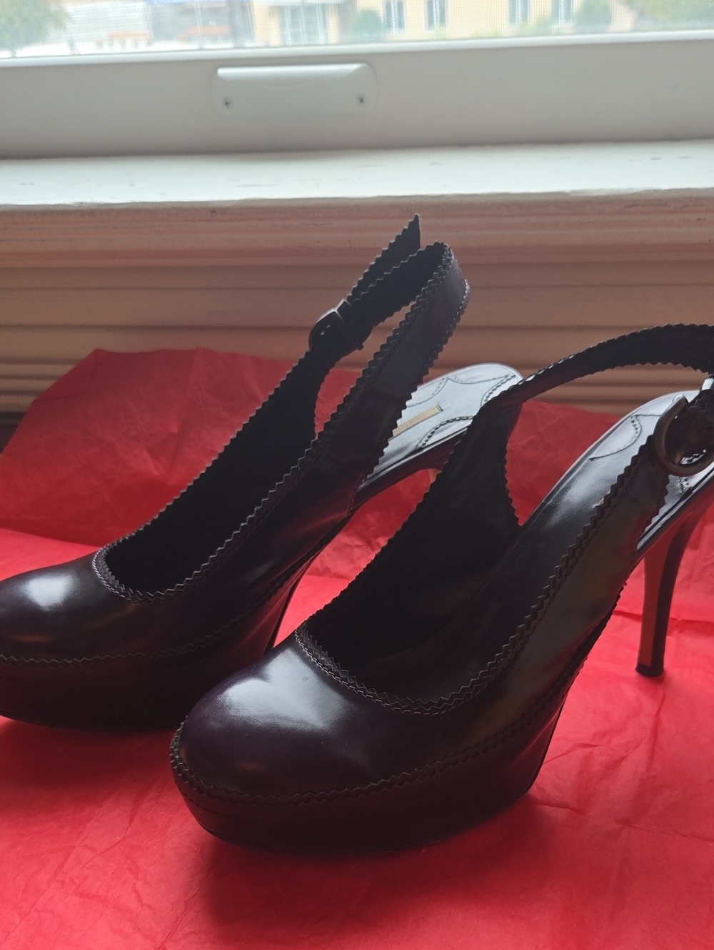 Max Studio Sexy Plum And Black Leather Slingback Platform Pumps